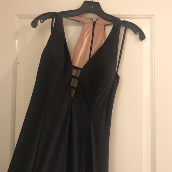 Deep V neck gown with cream lining - Picture 4 of 5